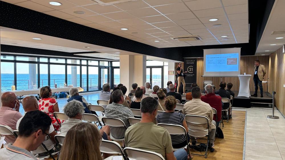 Le public de la Soirée Bailleurs CENTURY 21 Côte et Océan au Pavillon de l'Aunis