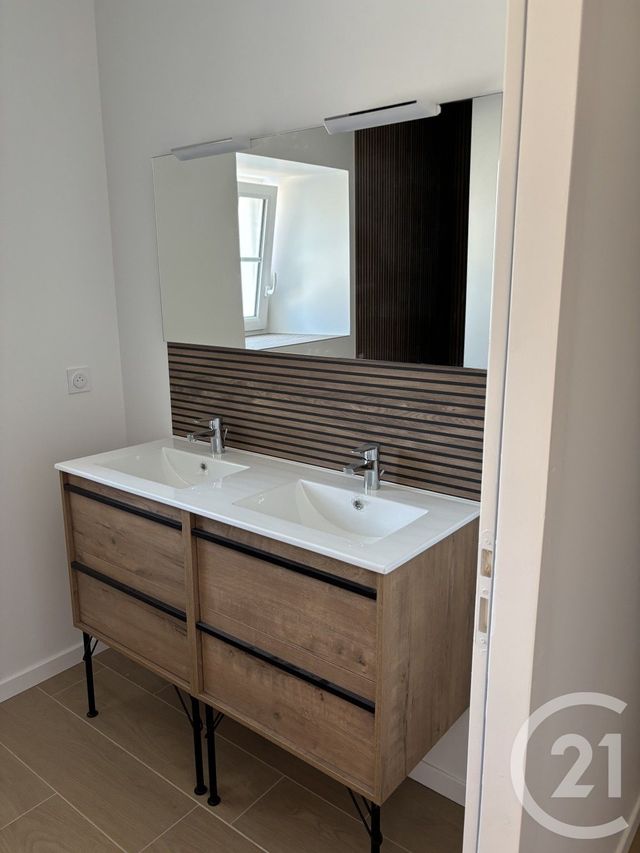 Maison &agrave; louer - 6 pi&egrave;ces - 126 m2 - St Denis Du Payre - 85 - PAYS-DE-LOIRE
