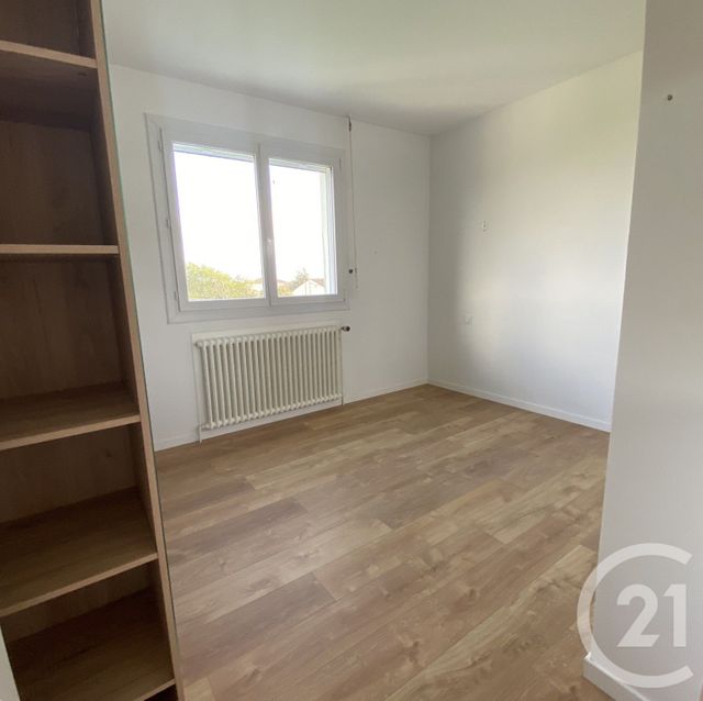 Maison &agrave; louer - 7 pi&egrave;ces - 137 m2 - Avrille - 85 - PAYS-DE-LOIRE